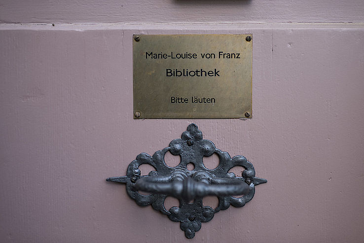 Entrée de la bibliothèque de Marie-Louise von Franz